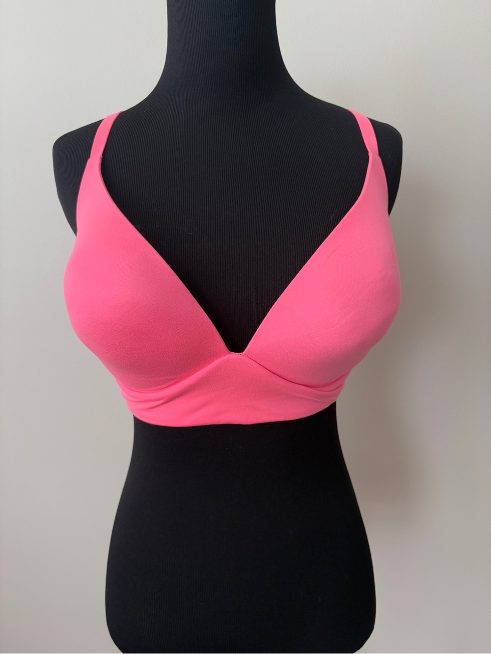 Victoria’s Secret Lightly Lined Wireless Plunge Bra 34DD